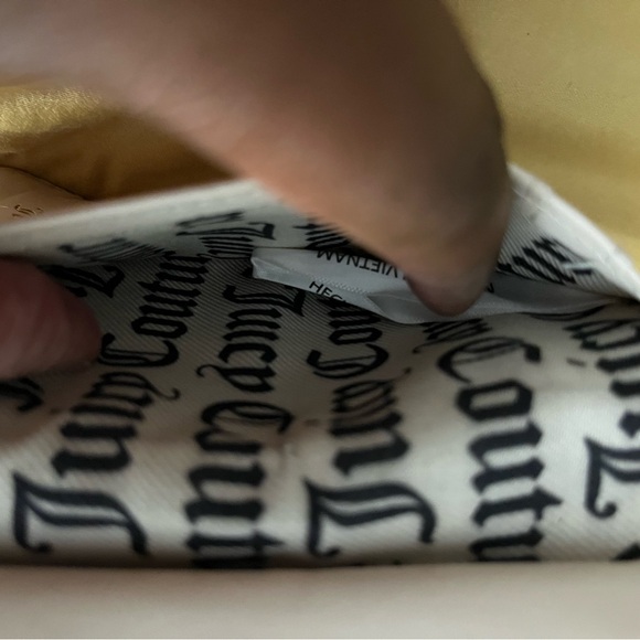 EUC Juicy Couture wallet beige and white, gold plated heart chain. - Picture 5 of 6